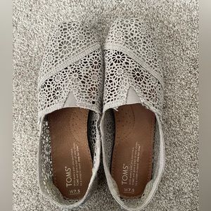 Toms lace flats